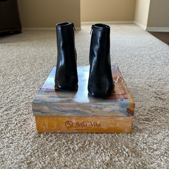 Bella Vita Women's Ankle Boot - Picture 4 of 6